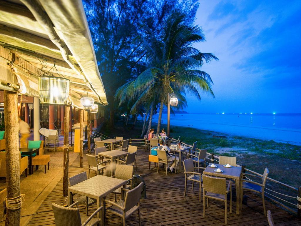 Готель Baan Chumphon Pathio Екстер'єр фото