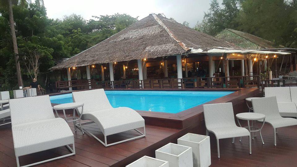 Готель Baan Chumphon Pathio Екстер'єр фото