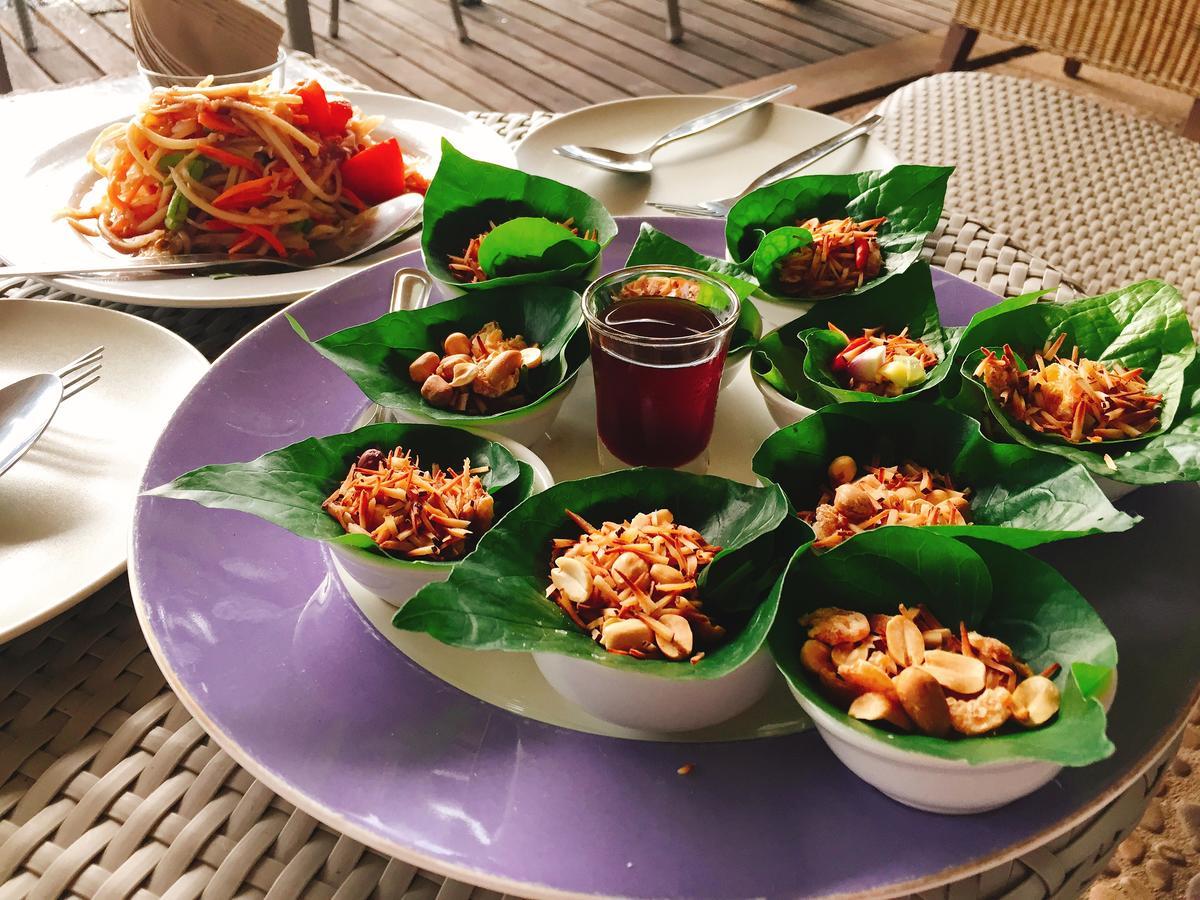 Готель Baan Chumphon Pathio Екстер'єр фото
