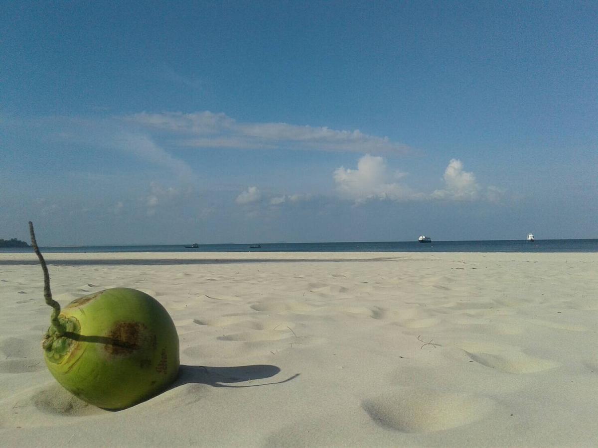 Готель Baan Chumphon Pathio Екстер'єр фото